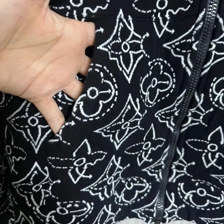 [BUNJANG] Louis Vuitton Flower Quilted Hoodie (M) / 루이비통 플라워 퀄티드 후드집업(M)