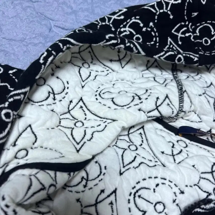 [BUNJANG] Louis Vuitton Flower Quilted Hoodie (M) / 루이비통 플라워 퀄티드 후드집업(M)