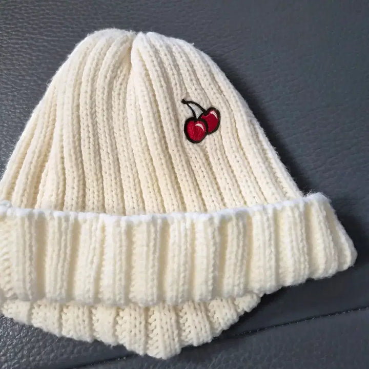 [BUNJANG] Kirsh Cherry Ivory Beanie / 키르시 체리 아이보리 비니 F