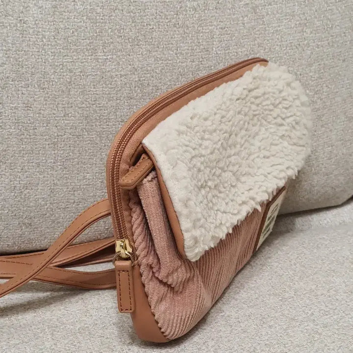 [BUNJANG] Pink Corduroy Crossbody Bag / 핑크 코듀로이 뽀글이 크로스백