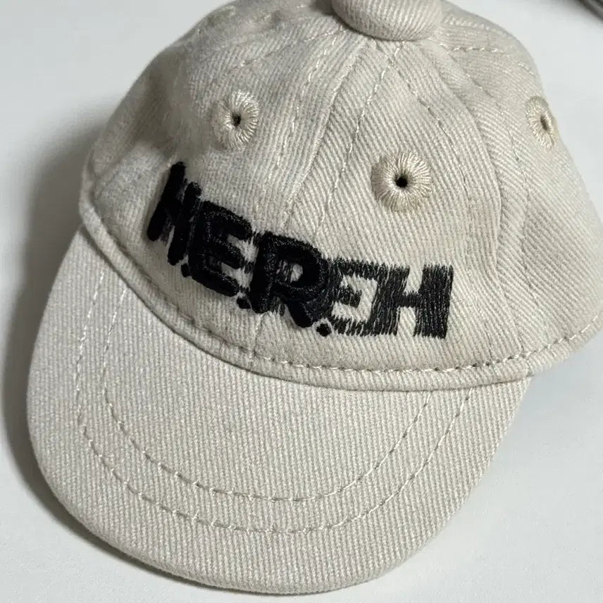 [BUNJANG] IU Concert Hat Keyring / 아이유 콘서트 모자키링