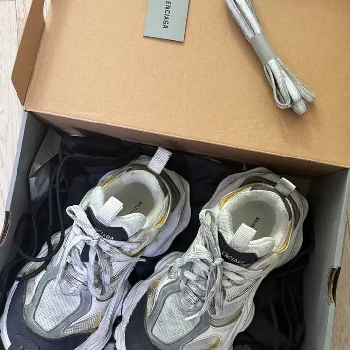 [BUNJANG] Balenciaga Cargo Sneakers (Size 40) / 발렌시아가 카고 스니커즈 40