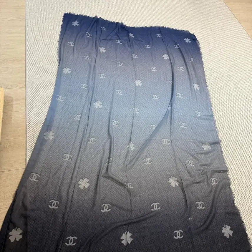 [BUNJANG] Chanel CC Logo Cashmere Scarf / 샤넬 CC 로고 그라데이션 스카프.캐시미어.정품