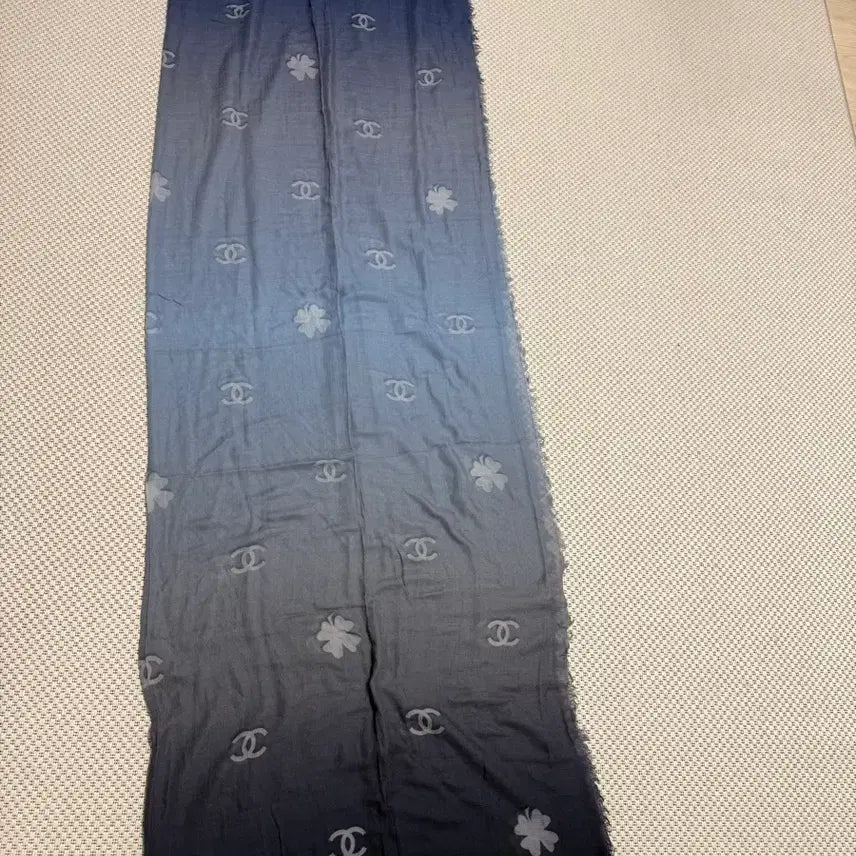 [BUNJANG] Chanel CC Logo Cashmere Scarf / 샤넬 CC 로고 그라데이션 스카프.캐시미어.정품