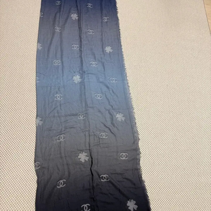 [BUNJANG] Chanel CC Logo Cashmere Scarf / 샤넬 CC 로고 그라데이션 스카프.캐시미어.정품