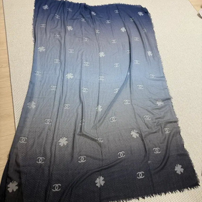 [BUNJANG] Chanel CC Logo Cashmere Scarf / 샤넬 CC 로고 그라데이션 스카프.캐시미어.정품