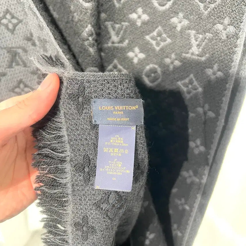 [BUNJANG] Louis Vuitton Monogram Muffler Black / 루이비통 모노그램 머플러 블랙