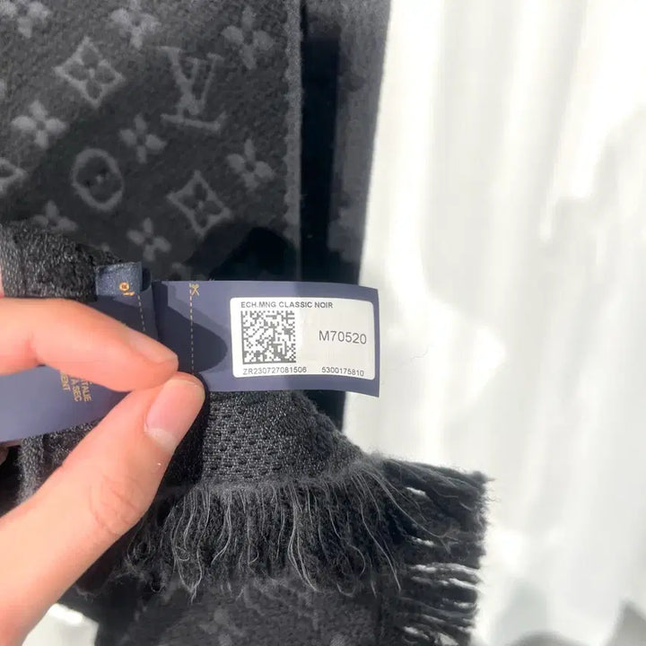 [BUNJANG] Louis Vuitton Monogram Muffler Black / 루이비통 모노그램 머플러 블랙