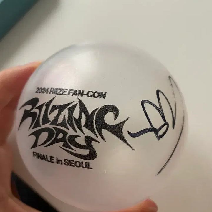[BUNJANG] RIIZE Sungchan Signed Ball / 라이즈 성찬 싸인볼