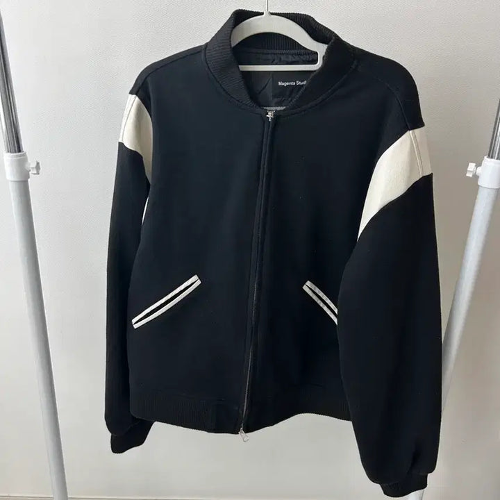 [SOLD OUT] 에이블리 크림치즈마켓 야구점퍼 바시티 자켓