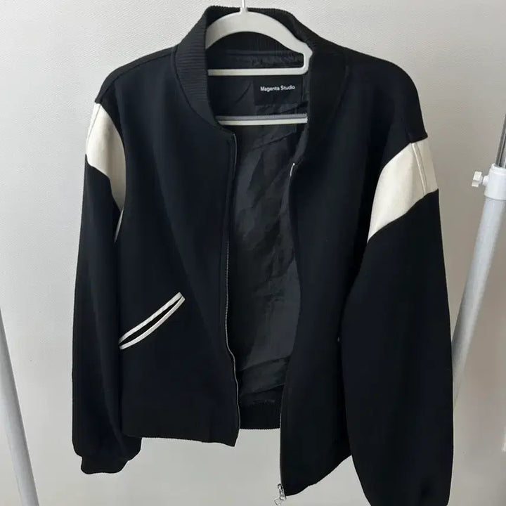[SOLD OUT] 에이블리 크림치즈마켓 야구점퍼 바시티 자켓