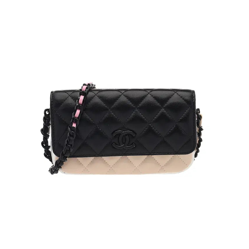 [SOLD OUT] 샤넬 체인 플랩 폰 홀더 백
