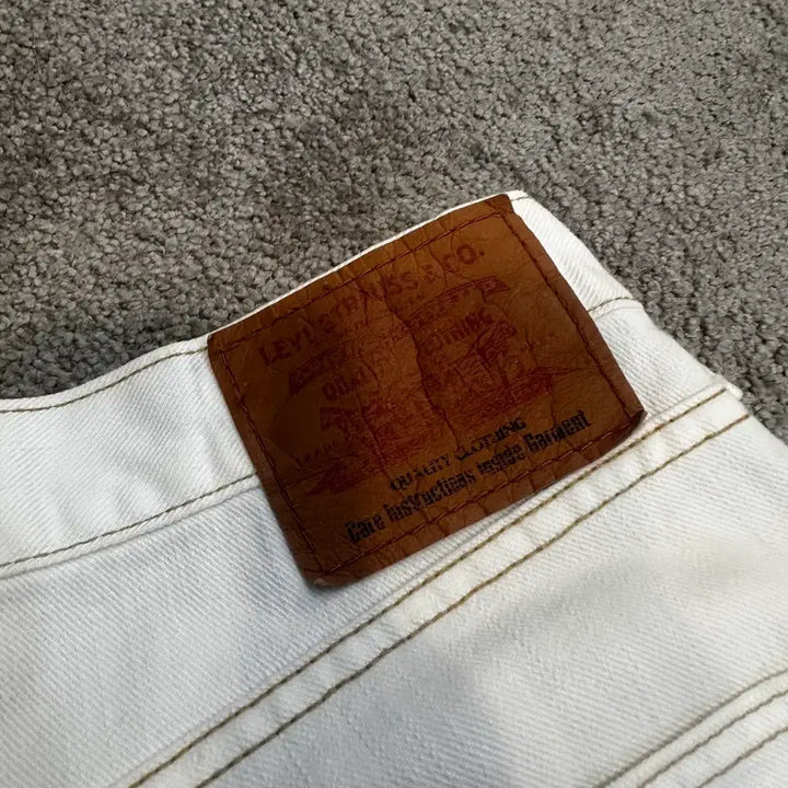 [BUNJANG] Levi's White Bootcut Jeans (34) / 리바이스 화이트 부츠컷(34)