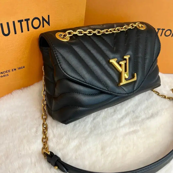 [BUNJANG] Louis Vuitton New Wave MM Shoulder Bag / 루이비통 뉴웨이브 MM 숄더백 M58552