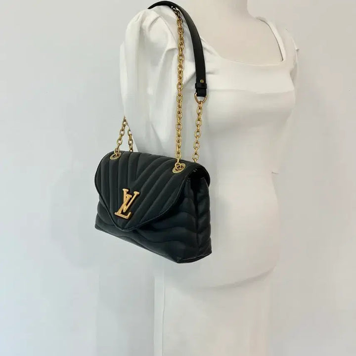 [BUNJANG] Louis Vuitton New Wave MM Shoulder Bag / 루이비통 뉴웨이브 MM 숄더백 M58552