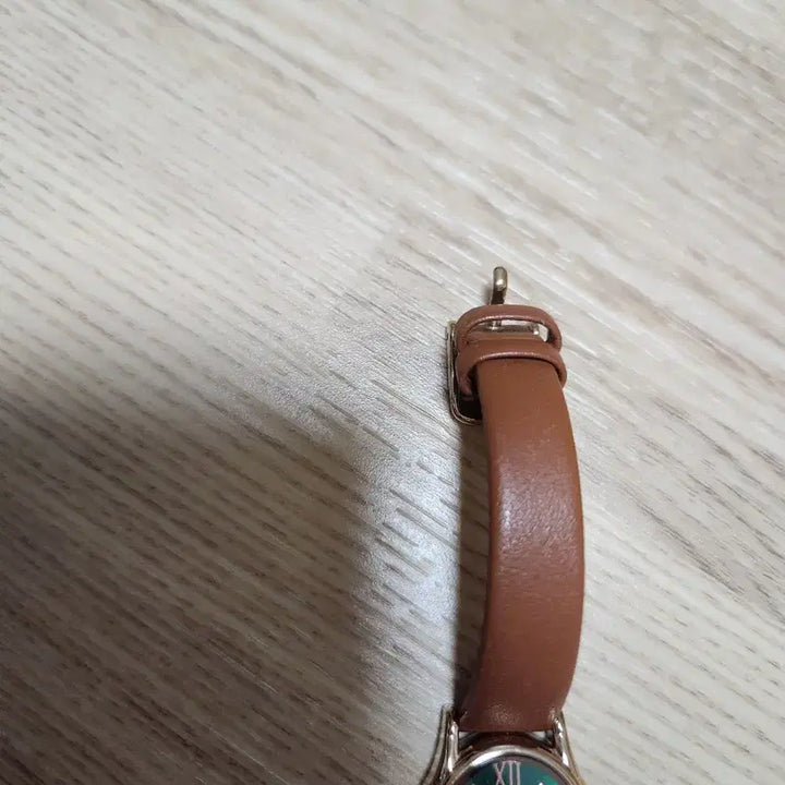 [BUNJANG] B&C Rose Gold Emerald Leather Watch / 벤앤쿠 로즈골드 에메랄드 가죽 시계