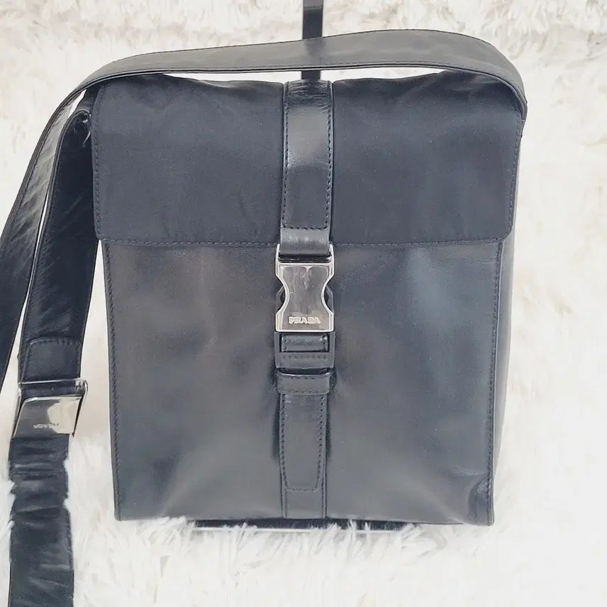 [BUNJANG] Prada Leather Buckle Crossbody Mini Bag / 프라다 레더 버클 크로스백 숄더백 미니