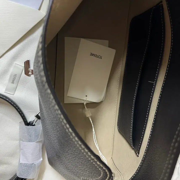 [BUNJANG] Toteme Grain Leather Shoulder Bag Black / 토템 티-락 그레인 레더 숄더 백 블랙