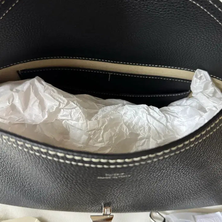 [BUNJANG] Toteme Grain Leather Shoulder Bag Black / 토템 티-락 그레인 레더 숄더 백 블랙