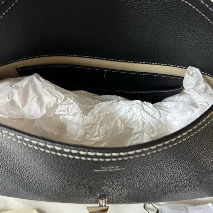 [BUNJANG] Toteme Grain Leather Shoulder Bag Black / 토템 티-락 그레인 레더 숄더 백 블랙