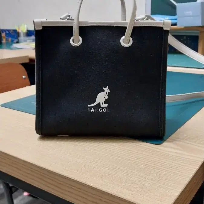 [BUNJANG] Kangol Tote & Cross Mini Bag / 캉골 토트앤&.크로스 미니가방