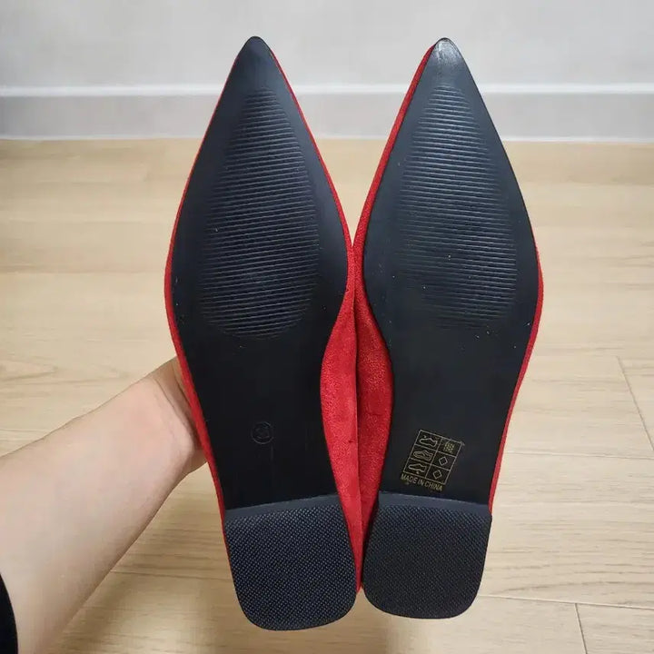 [SOLD OUT] 새상품>레드 스웨이드 플랫슈즈 (여성구두235)2만원