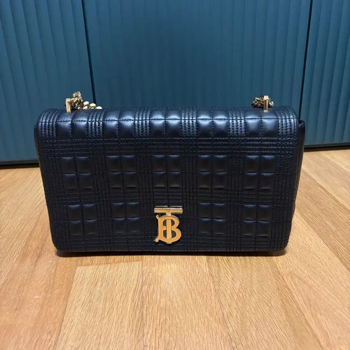 [BUNJANG] Burberry Lola Crossbody Bag / 버버리 퀼팅 롤라 크로스 백