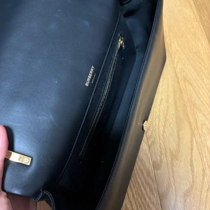 [BUNJANG] Burberry Lola Crossbody Bag / 버버리 퀼팅 롤라 크로스 백