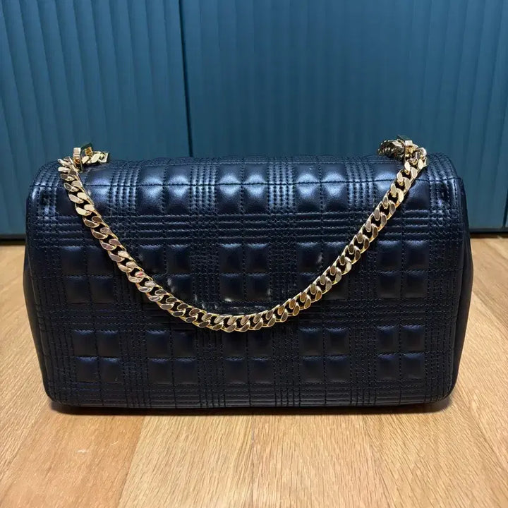 [BUNJANG] Burberry Lola Crossbody Bag / 버버리 퀼팅 롤라 크로스 백