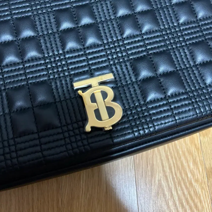 [BUNJANG] Burberry Lola Crossbody Bag / 버버리 퀼팅 롤라 크로스 백