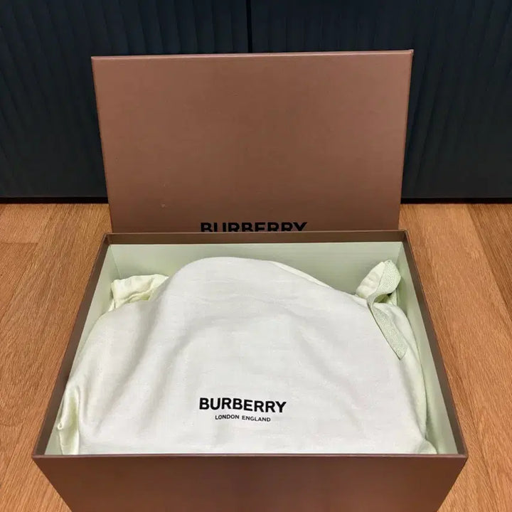 [BUNJANG] Burberry Lola Crossbody Bag / 버버리 퀼팅 롤라 크로스 백