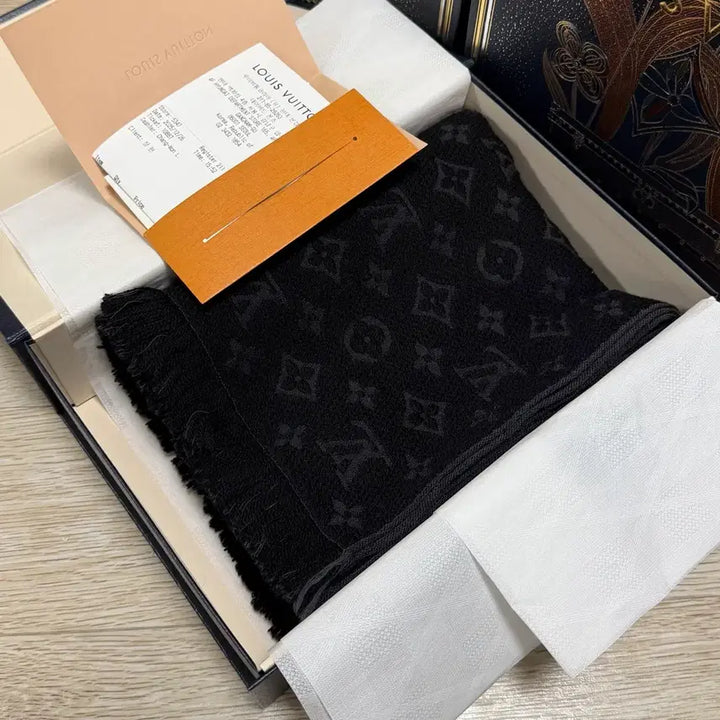 [BUNJANG] Louis Vuitton Monogram Classic Scarf / [미사용/선물가능] 루이비통 모노그램 클래식 머플러 목도리 풀구성