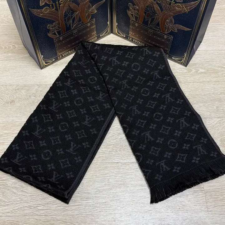 [BUNJANG] Louis Vuitton Monogram Classic Scarf / [미사용/선물가능] 루이비통 모노그램 클래식 머플러 목도리 풀구성
