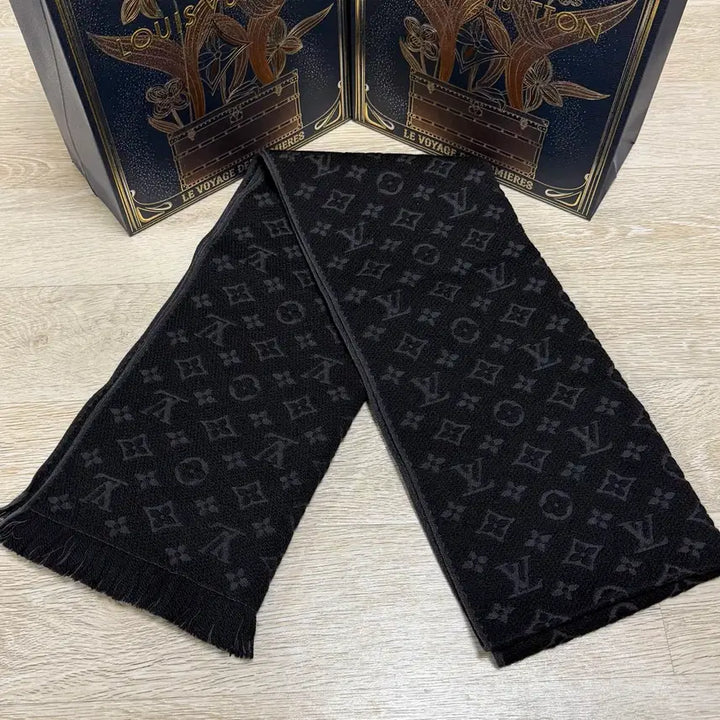 [BUNJANG] Louis Vuitton Monogram Classic Scarf / [미사용/선물가능] 루이비통 모노그램 클래식 머플러 목도리 풀구성