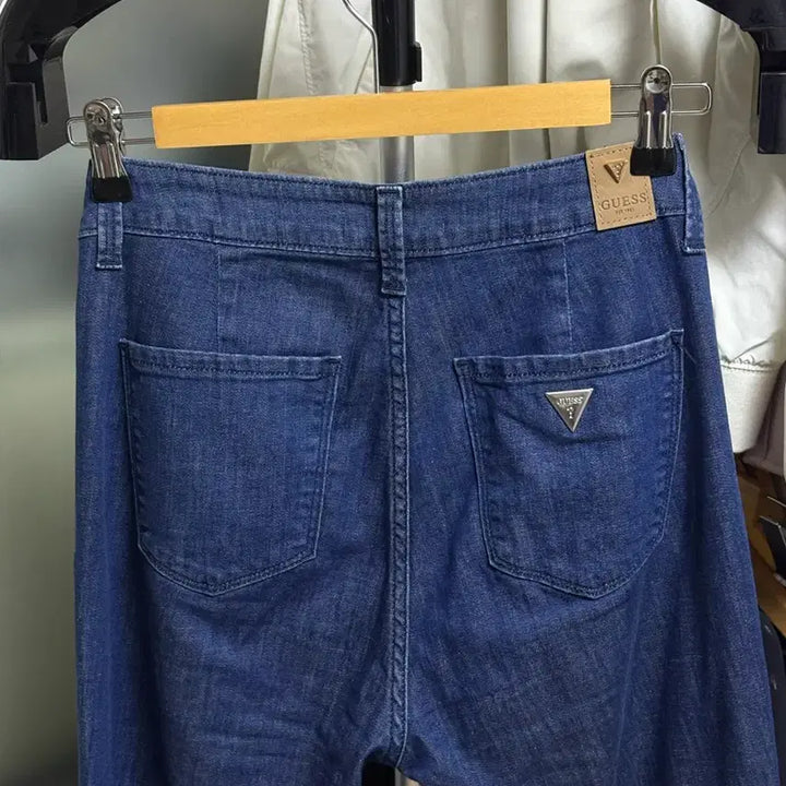 [BUNJANG] Guess Semi-Bootcut Jeans / 게스 세미부츠컷 청바지 데님 은장 디테일 진짜예뻐요