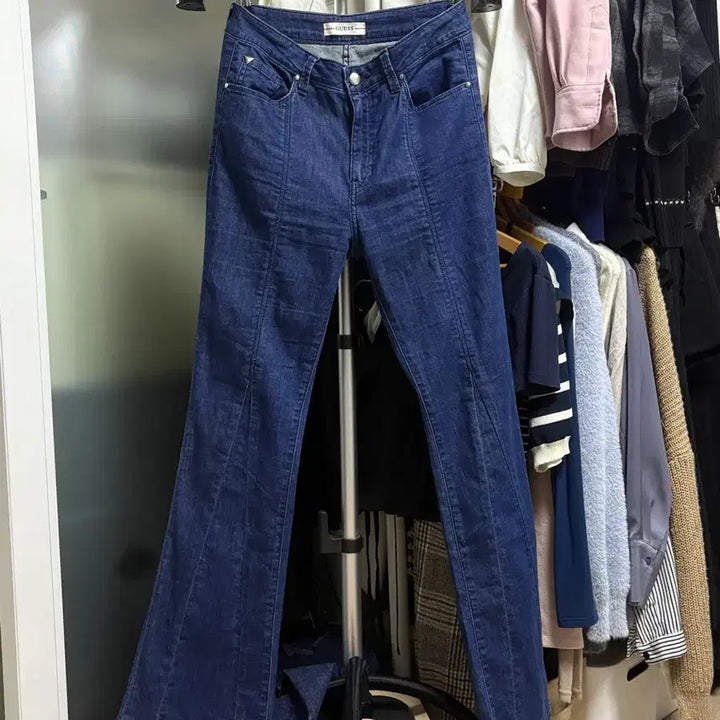 [BUNJANG] Guess Semi-Bootcut Jeans / 게스 세미부츠컷 청바지 데님 은장 디테일 진짜예뻐요