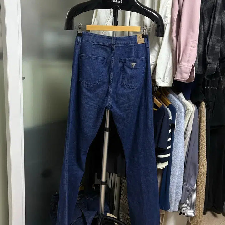 [BUNJANG] Guess Semi-Bootcut Jeans / 게스 세미부츠컷 청바지 데님 은장 디테일 진짜예뻐요