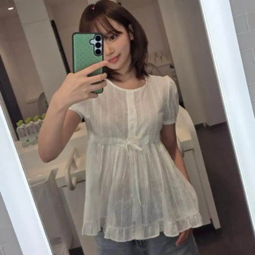 [BUNJANG] LE SSERAFIM Chaewon Fancy Club Shirring Blouse / 팬시클럽 셔링 퍼프 블라우스 (르세라핌 채원 착용)