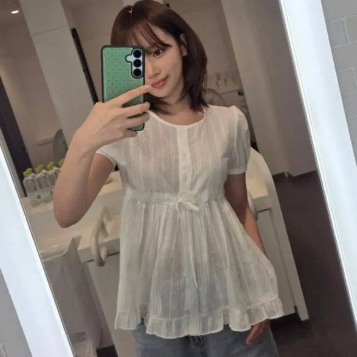 [BUNJANG] LE SSERAFIM Chaewon Fancy Club Shirring Blouse / 팬시클럽 셔링 퍼프 블라우스 (르세라핌 채원 착용)