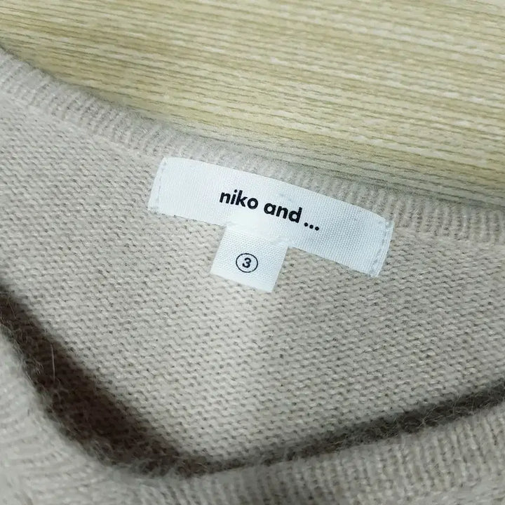 [SOLD OUT] 니코앤드 브이넥 양모 루즈핏 털 긴팔 울 니트 티셔츠 여M C1129