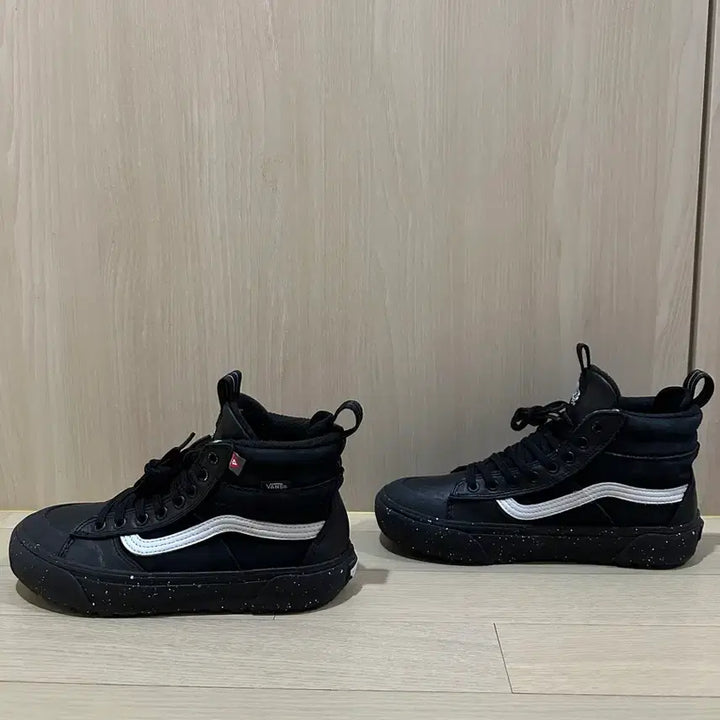 [BUNJANG] Vans Sk8-Hi Glitter Black Sneakers / 반스 스케이트하이 글리터 블랙 245