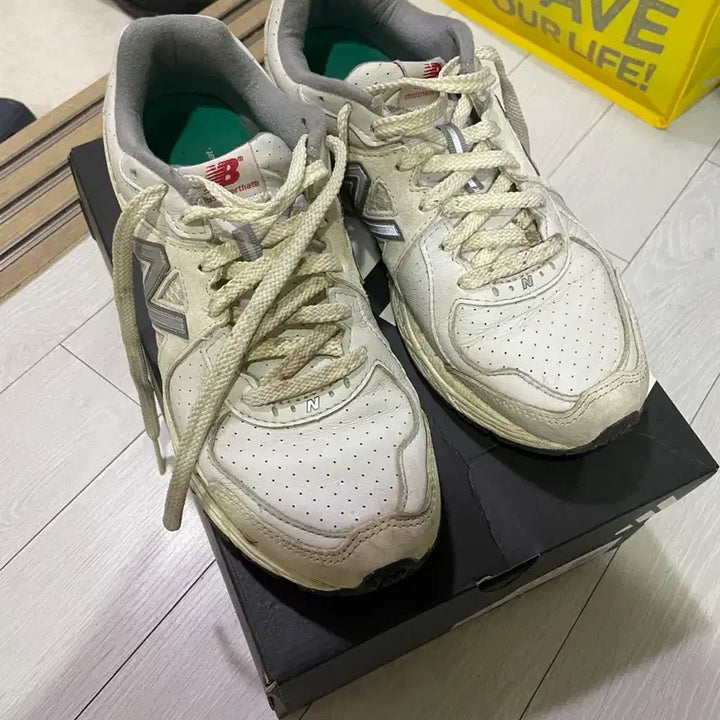 [BUNJANG] New Balance x Thisisneverthat 860v2 Sneakers / 뉴발란스x디스이즈네버댓 860v2 260