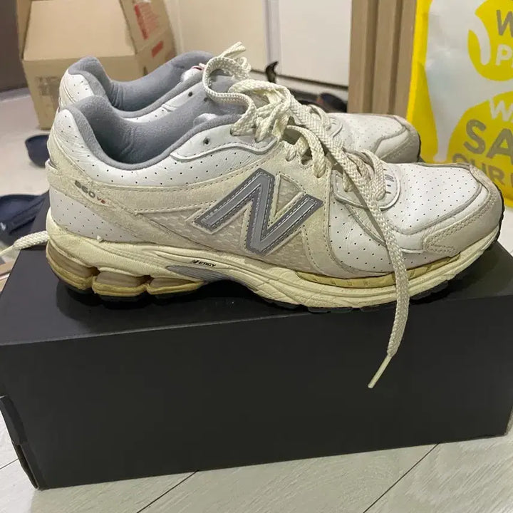 [BUNJANG] New Balance x Thisisneverthat 860v2 Sneakers / 뉴발란스x디스이즈네버댓 860v2 260