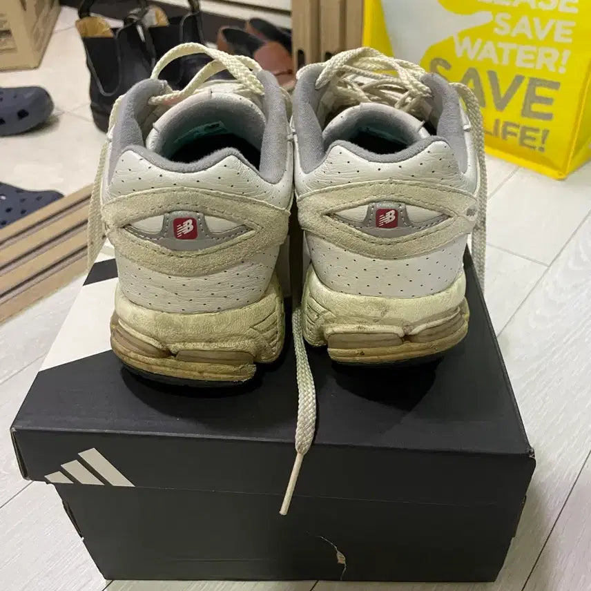 [BUNJANG] New Balance x Thisisneverthat 860v2 Sneakers / 뉴발란스x디스이즈네버댓 860v2 260