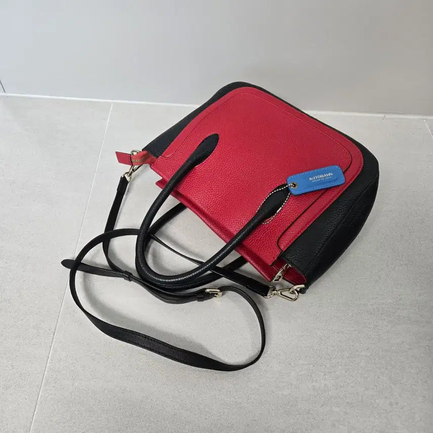 [BUNJANG] Autobahn Red/Black Leather Tote Bag / 아우토반 쨍한 레드/블랙 가죽 토트백 숄더백