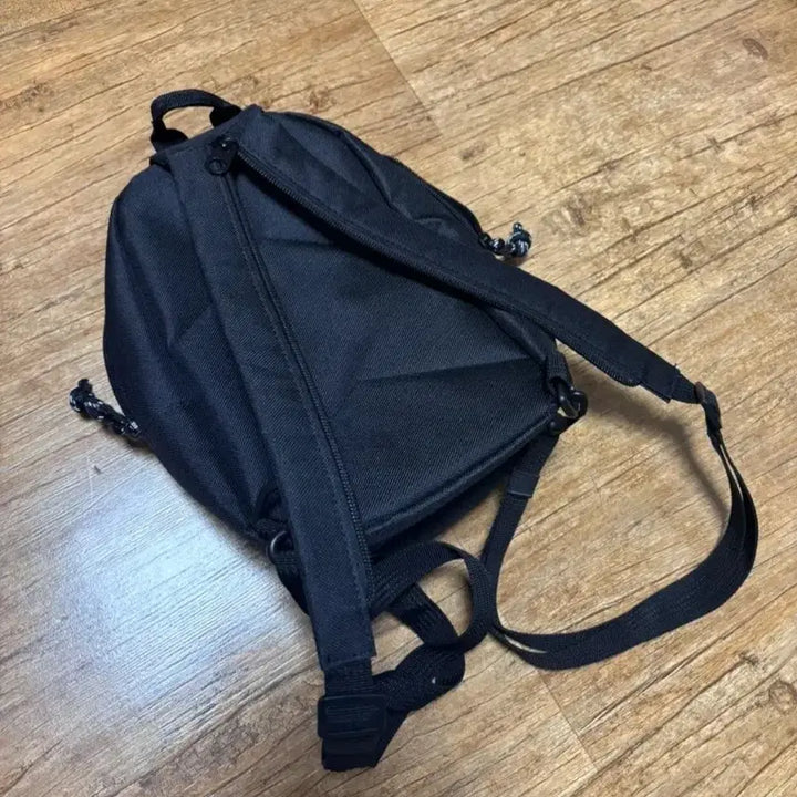 [BUNJANG] Black Mini Backpack Crossbody Bag / 거의새거 블랙 미니 백팩 크로스백 여행가방 검정가방