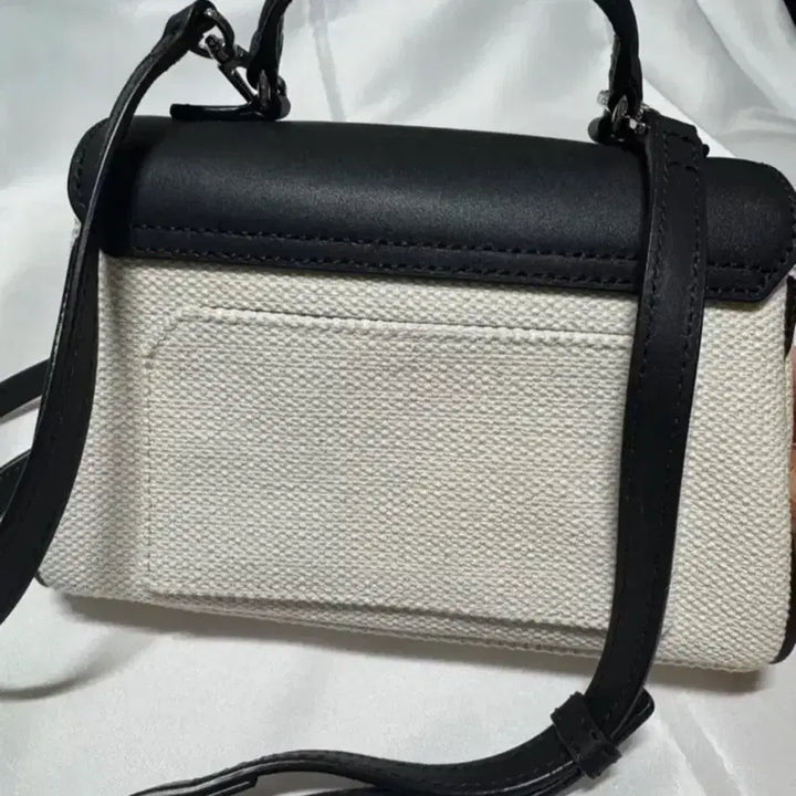 [BUNJANG] Couronne Crossbody Bag / (택포) 쿠론 크로스백