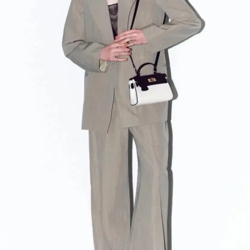 [BUNJANG] Couronne Crossbody Bag / (택포) 쿠론 크로스백