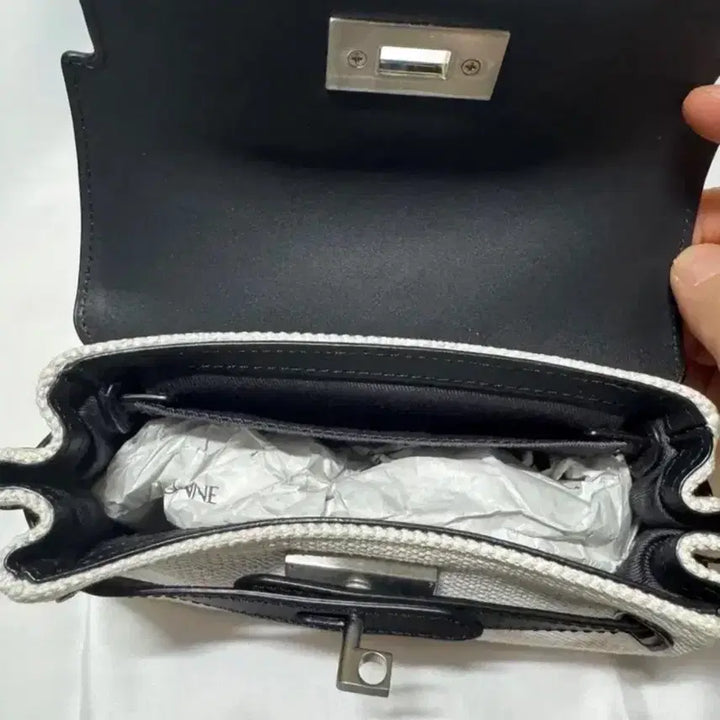 [BUNJANG] Couronne Crossbody Bag / (택포) 쿠론 크로스백