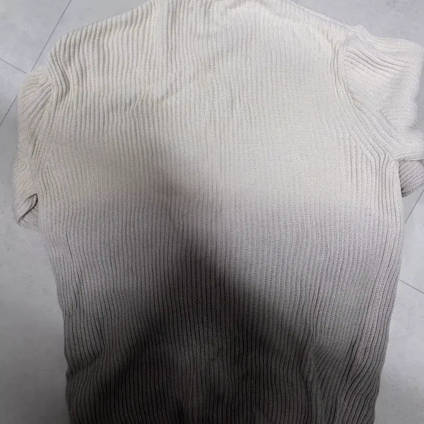 [BUNJANG] Cour Gradient Knit M Size / 쿠어 그라데이션 니트 M사이즈